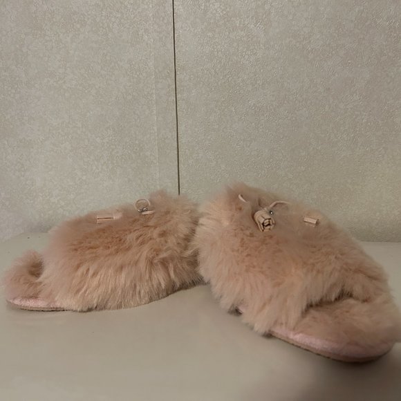 Womens COACH Zoe Sz 6 Pink Faux Fur w/ Tassel and Charm Slides Slippers - Picture 6 of 7